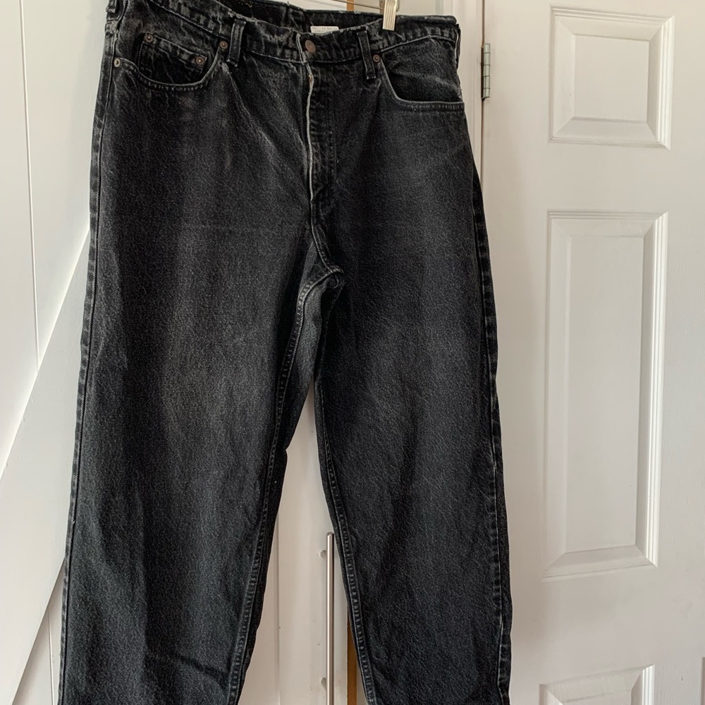Vintage Levi’s mom jeans 535 straight legs. W: 38 L: 32